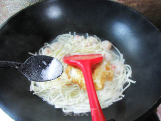 鸡蛋虾味球汤面的做法步骤：6