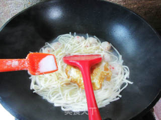 鸡蛋虾味球汤面的做法步骤：5