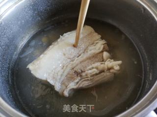 五花肉香芋煲的做法步骤：1