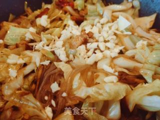 不坨不沾锅的包菜炒粉条，超级简单下饭的做法步骤：5