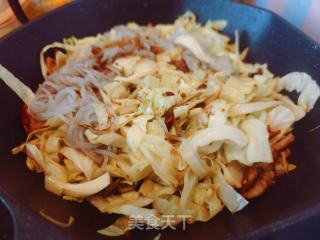 不坨不沾锅的包菜炒粉条，超级简单下饭的做法步骤：4