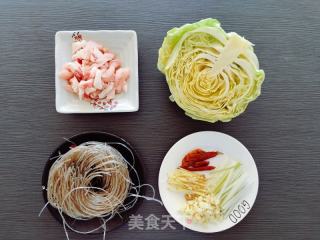 不坨不沾锅的包菜炒粉条，超级简单下饭的做法步骤：1