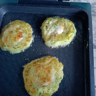 土豆虾仁软饼的做法步骤：21