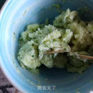 土豆虾仁软饼的做法步骤：17