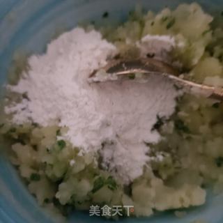 土豆虾仁软饼的做法步骤：16