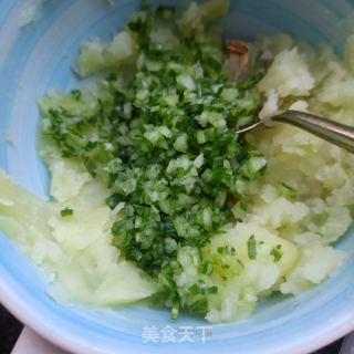 土豆虾仁软饼的做法步骤：15