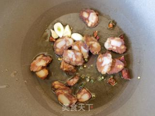 胡萝卜芹菜炒腊肠的做法步骤：6