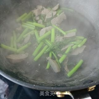 水炒鸡肝茼蒿的做法步骤：6