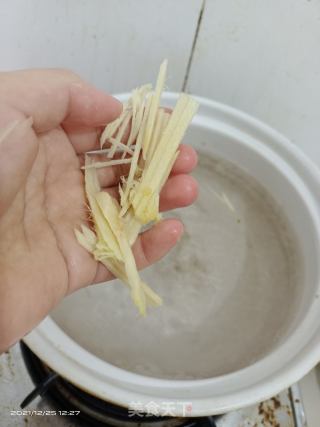 海鲜粥的做法步骤：1