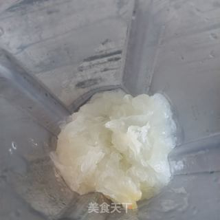 荸荠香蕉银耳羹的做法步骤：2