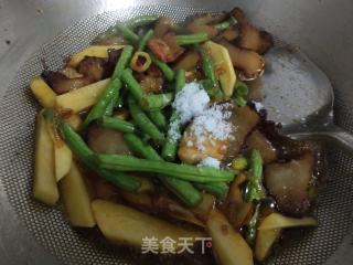 腊肉豆角焖面的做法步骤：4