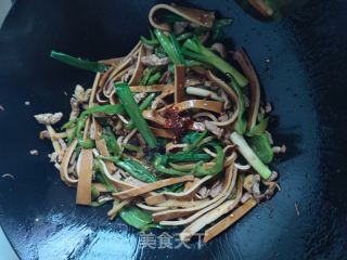 肉炒香干的做法步骤：9