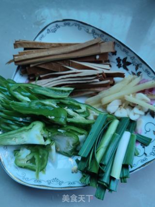 肉炒香干的做法步骤：1