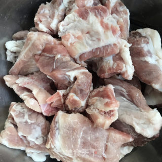 剁椒炖排骨的做法步骤：1