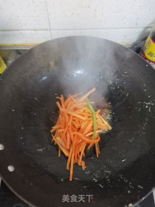 小炒海鲜菇的做法步骤：6