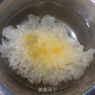 山楂糕拌银耳的做法步骤：1