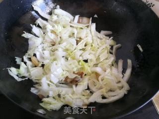 回锅肉炒白菜的做法步骤：4