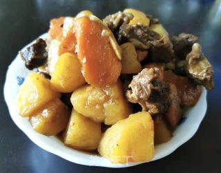 土豆胡萝卜焖牛肉的做法步骤：9