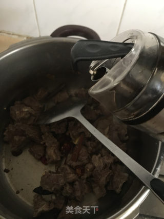 土豆胡萝卜焖牛肉的做法步骤：7