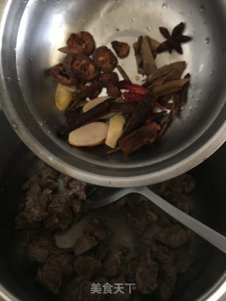 土豆胡萝卜焖牛肉的做法步骤：6