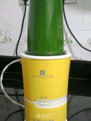芹菜芝麻鸡蛋饼的做法步骤：2