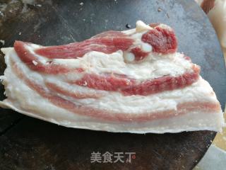花菜炒回锅肉的做法步骤：1
