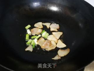 腊肉蒜苗炒花菜的做法步骤：3