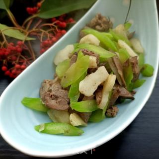 莴苣荸荠炒鸡肝的做法步骤：12