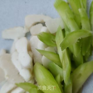 莴苣荸荠炒鸡肝的做法步骤：1