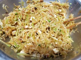 白萝卜油炸豆腐馅包子的做法步骤：5