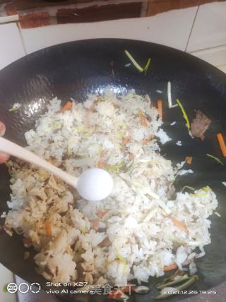 韭黄牛肉炒饭的做法步骤：5
