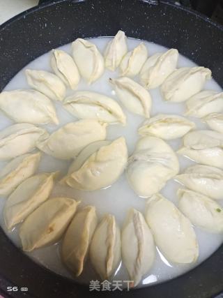 芹菜猪肉煎饺的做法步骤：14
