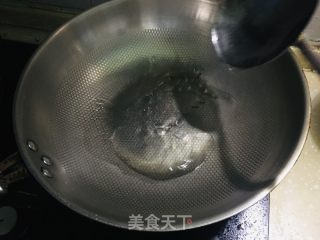 绿豆芽炒韭菜的做法步骤：2