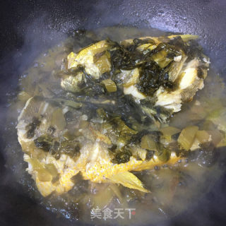酸菜烧黄花鱼的做法步骤：6