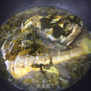 酸菜烧黄花鱼的做法步骤：5