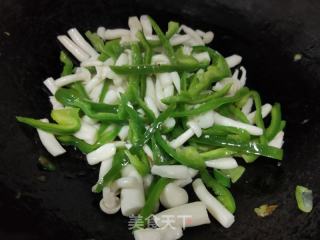 青椒白玉菇炒鸡蛋的做法步骤：8