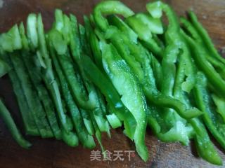 青椒白玉菇炒鸡蛋的做法步骤：6