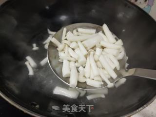 青椒白玉菇炒鸡蛋的做法步骤：5