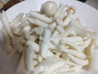 青椒白玉菇炒鸡蛋的做法步骤：4