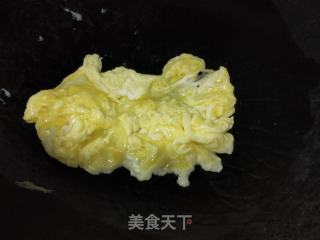 青椒白玉菇炒鸡蛋的做法步骤：3