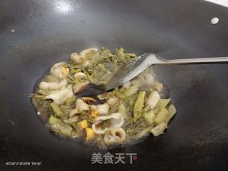 肥肠焖酸菜的做法步骤：7