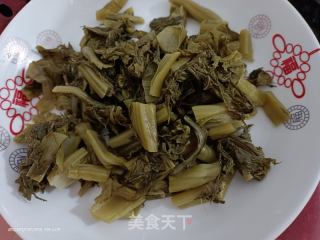 肥肠焖酸菜的做法步骤：2