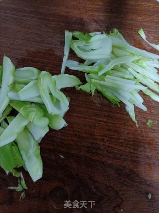 儿菜炒腊肠的做法步骤：1