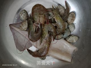 海鲜大杂烩的做法步骤：1
