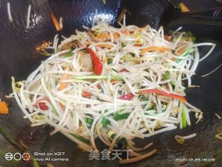 韭黄肉末炒豆芽的做法步骤：4