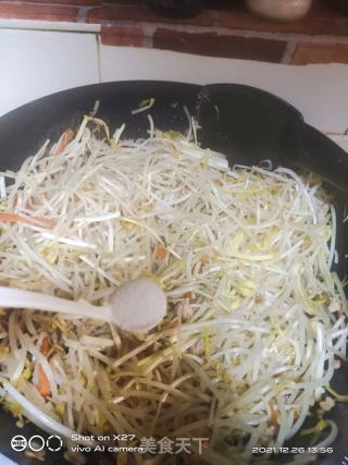 韭黄肉末炒豆芽的做法步骤：3