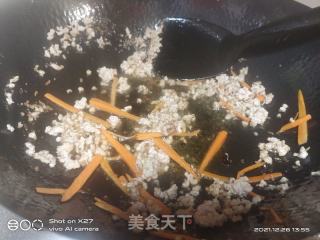 韭黄肉末炒豆芽的做法步骤：2