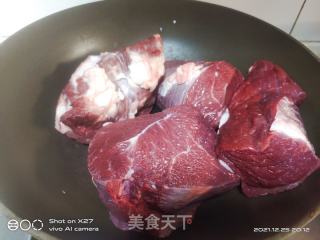 卤牛肉的做法步骤：1