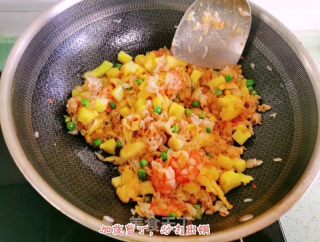 菠萝炒饭的做法步骤：12