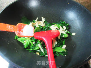 千张炒菠菜的做法步骤：7